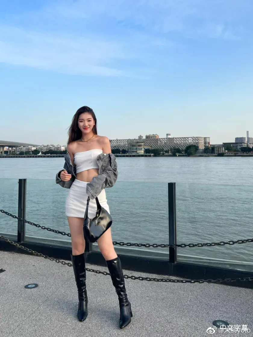 李佳丽的作𴾌