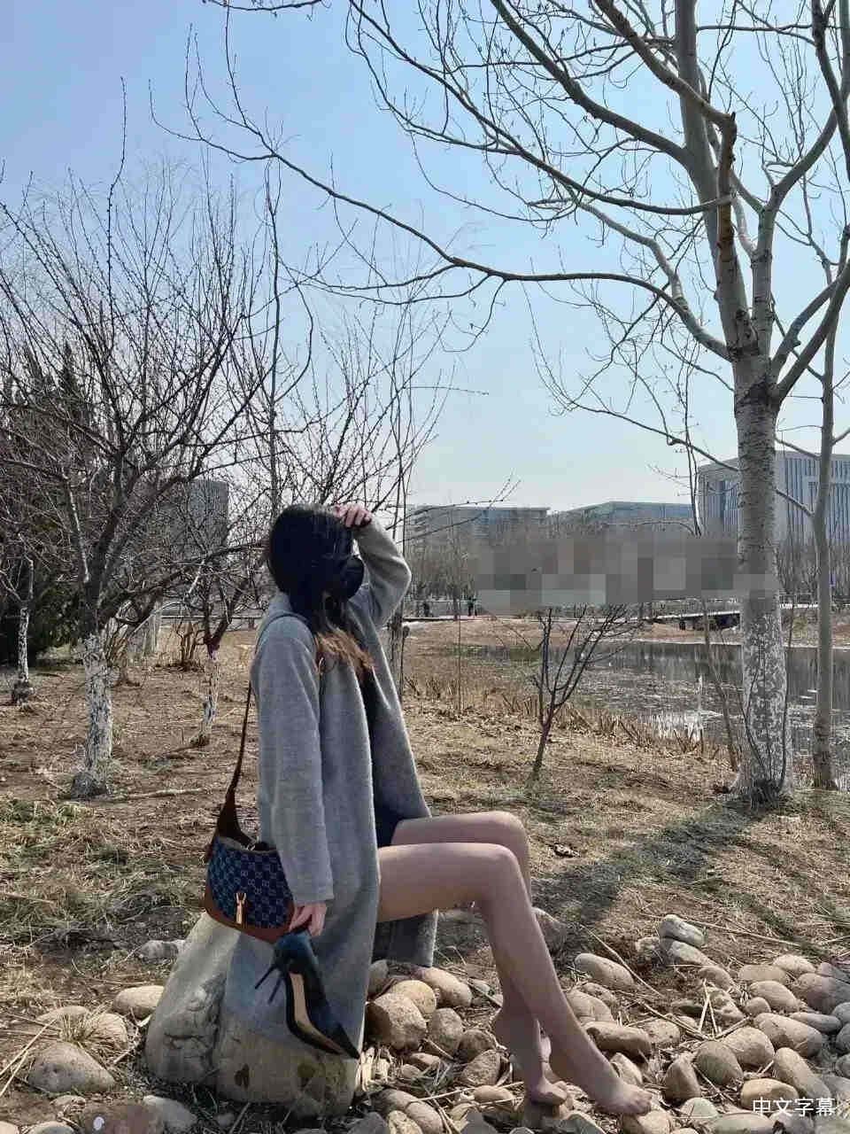 乔纳·豪尔-金的作𴾍