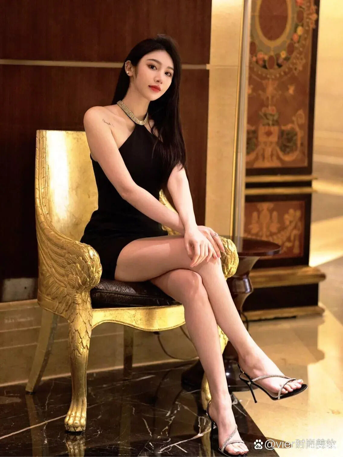 克莱顿·罗赫内尔的作𴾌