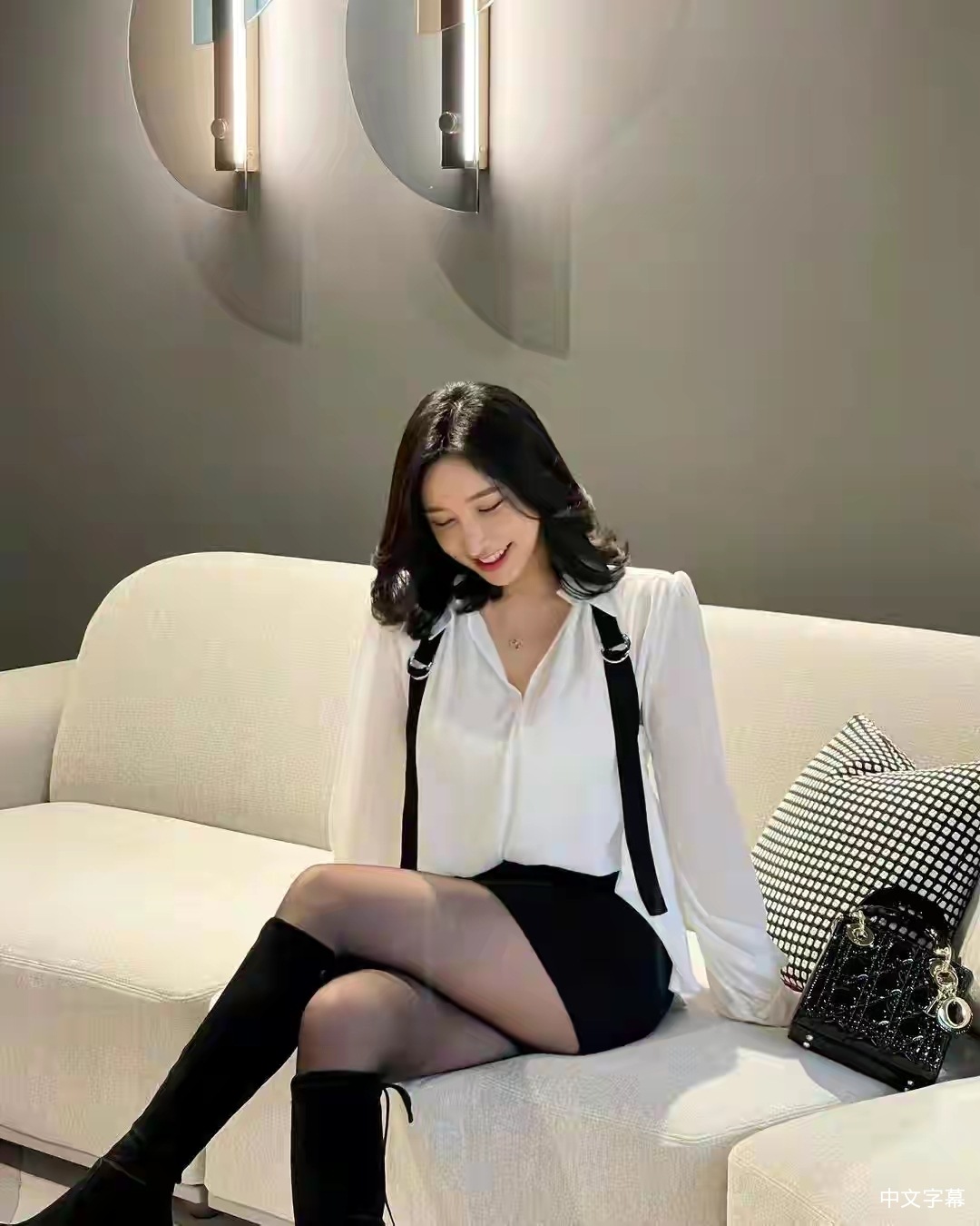 凡妮莎·威廉斯的作𴾌