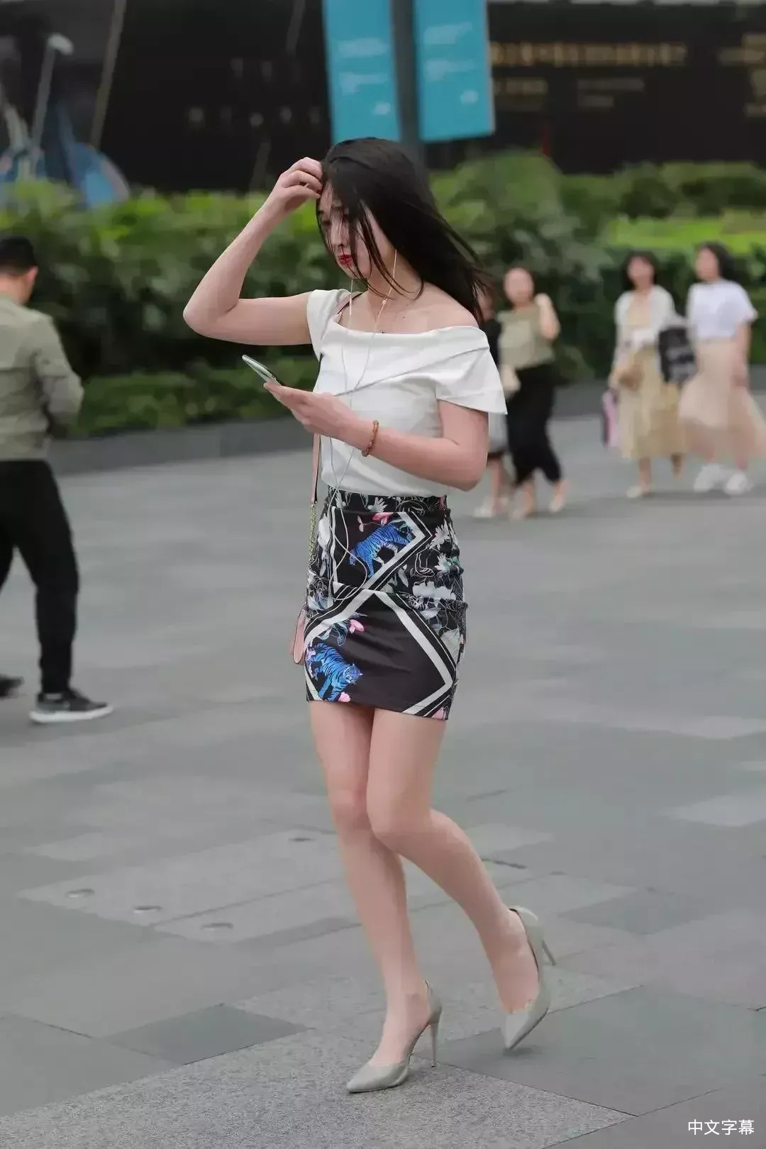 西奥·詹姆斯的作𴾎