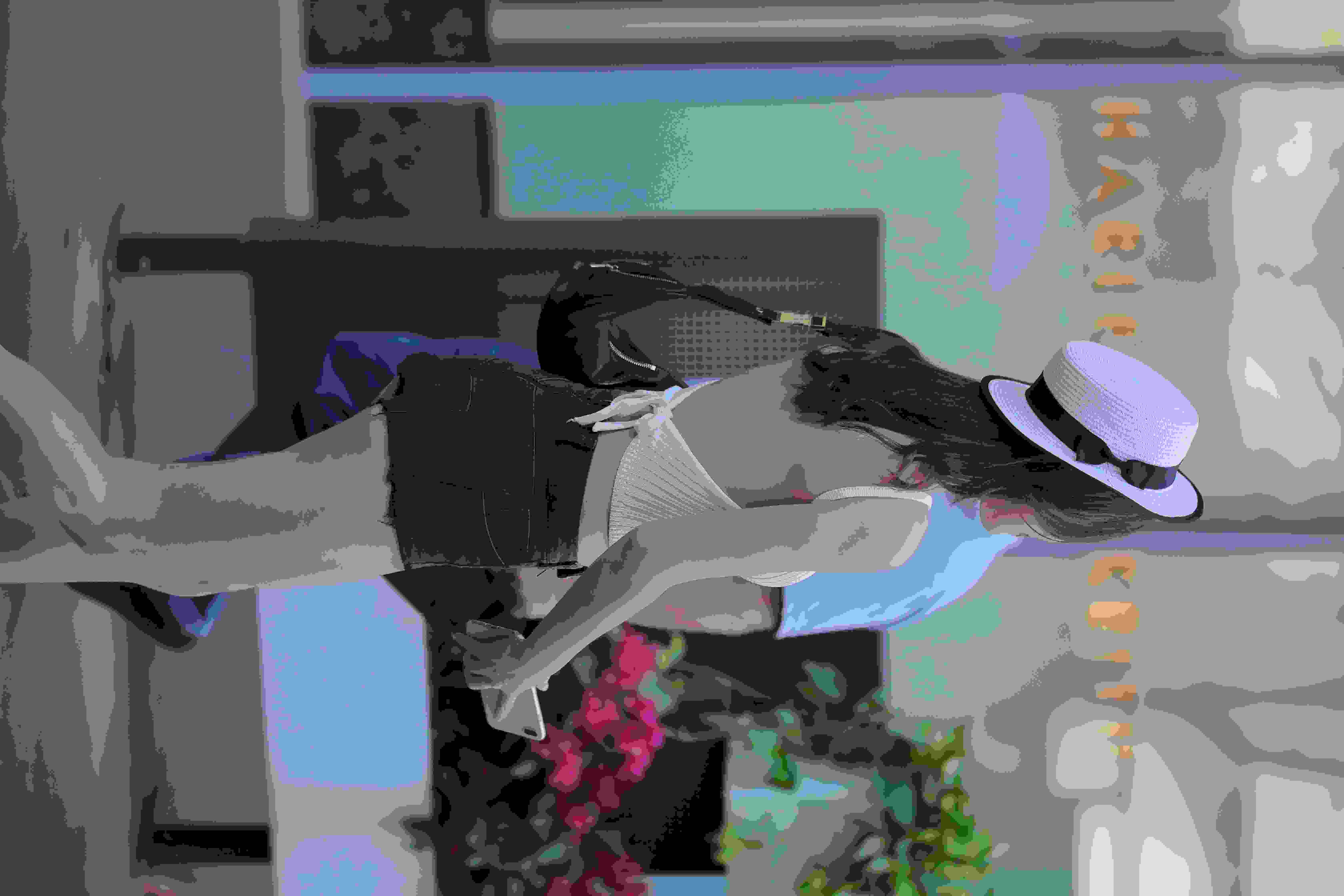 艾伟的作𴾋