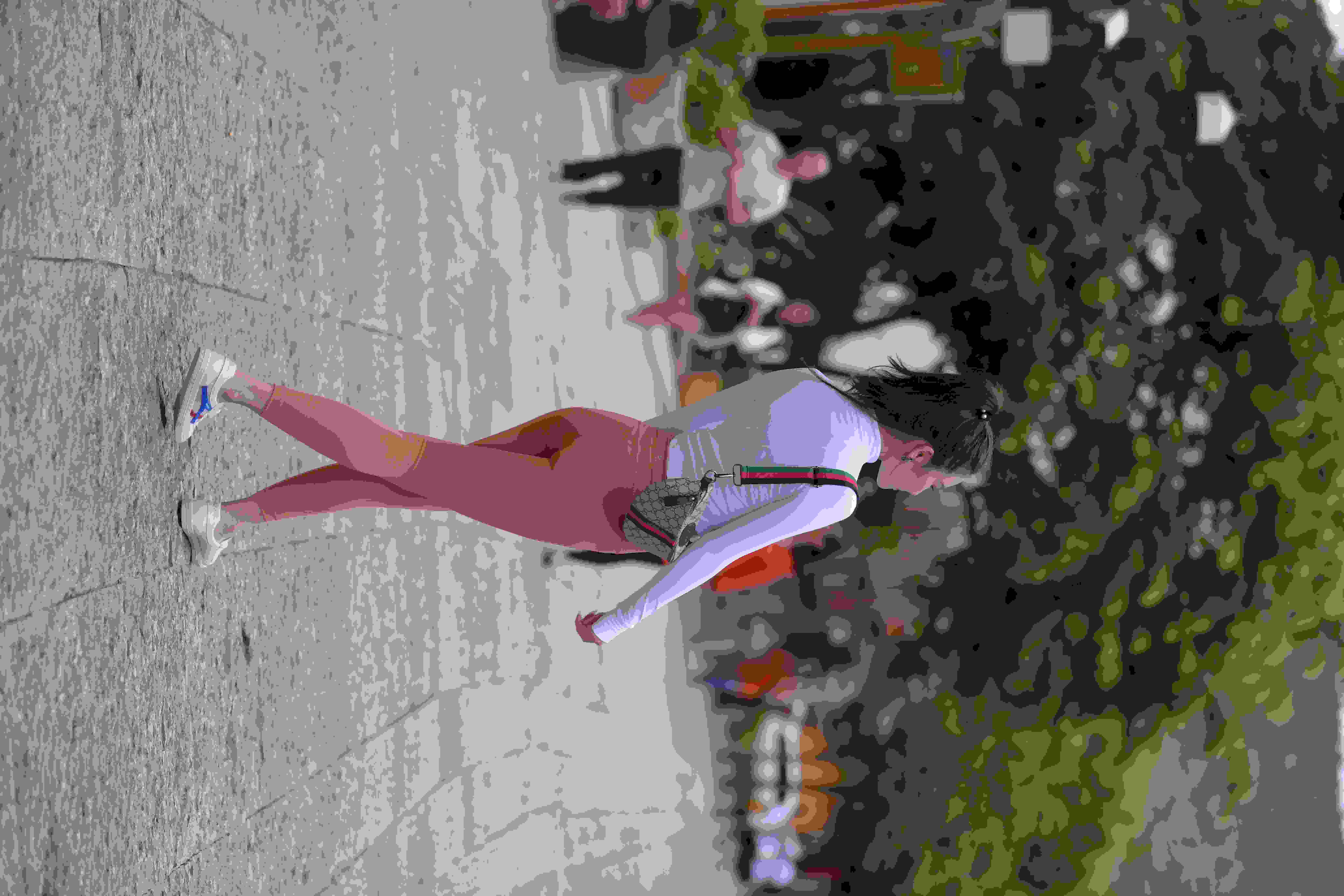 莫茶诺·欣彩萍翩的作𴾎