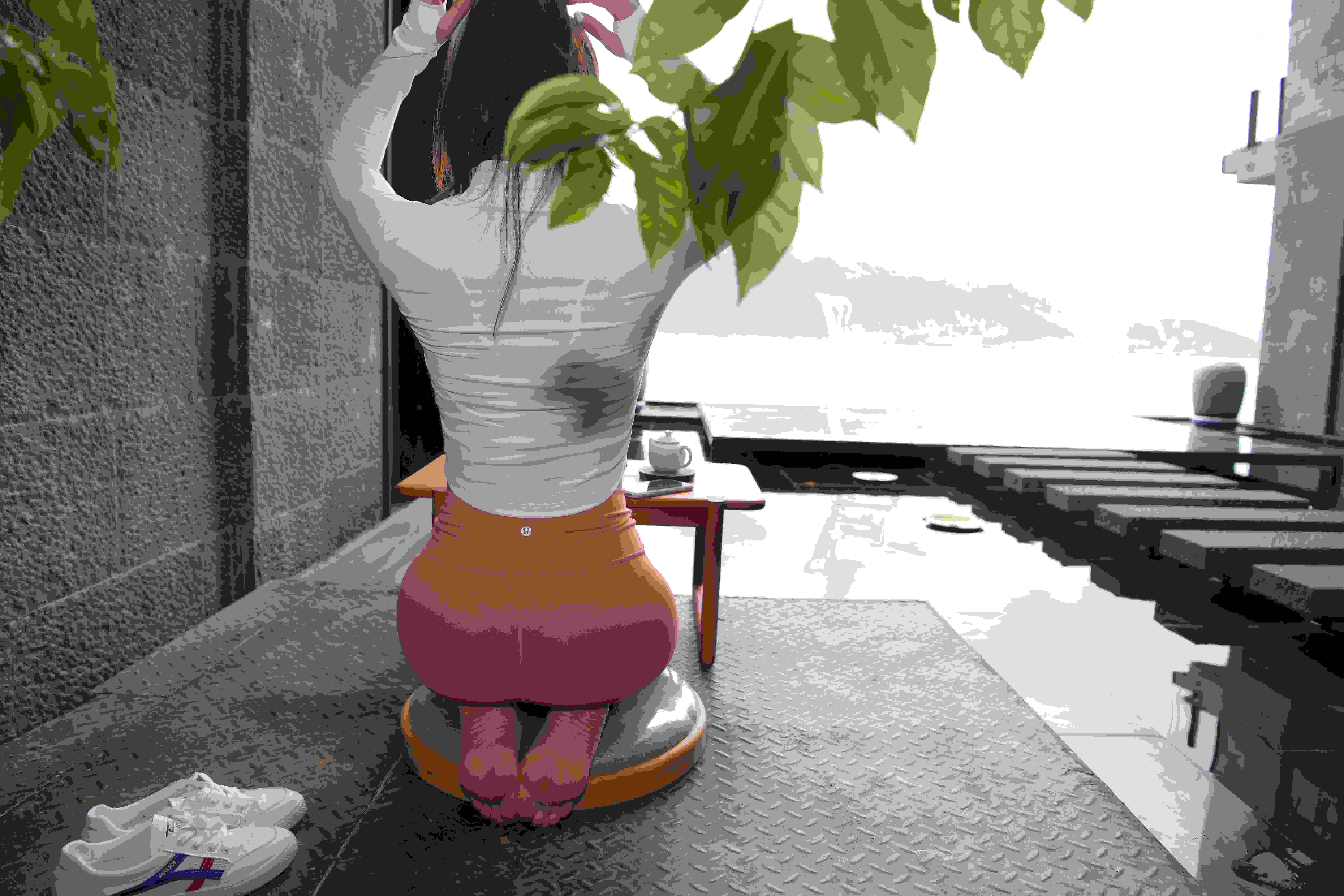 尼娅·朗的作𴾐