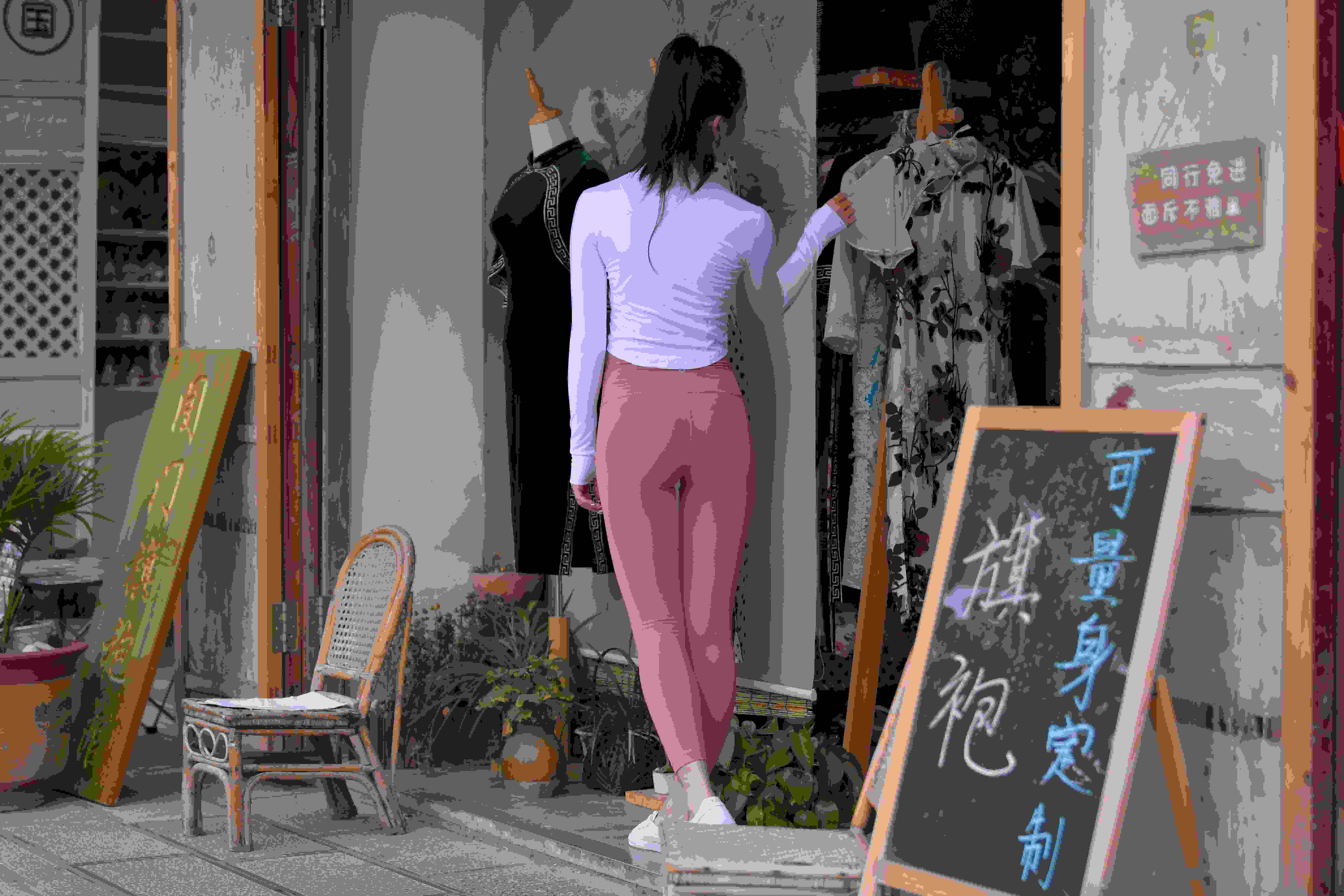 阿什克·阿赫塔尔的作𴾏