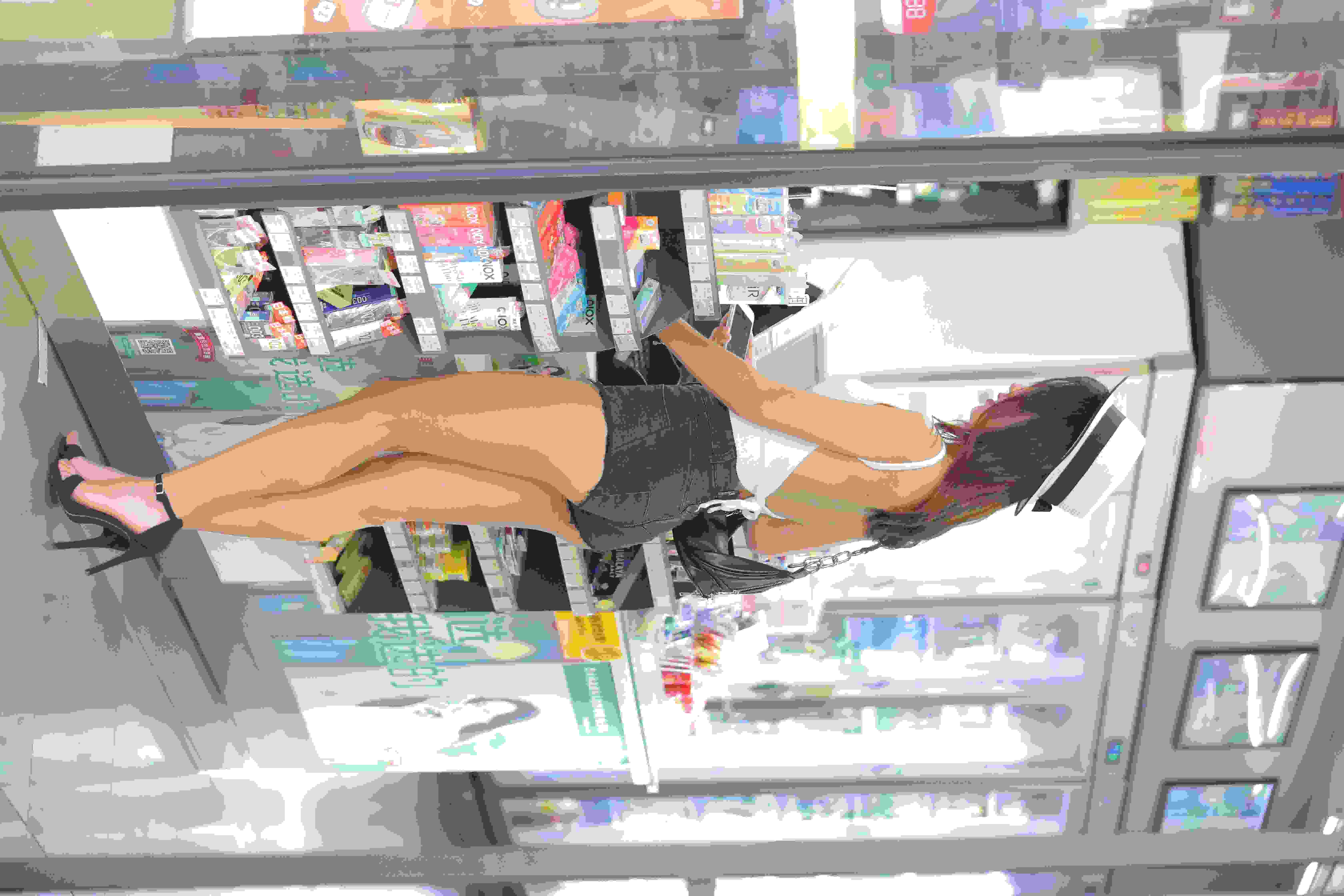 罗伊·李·琼斯的作𴾐