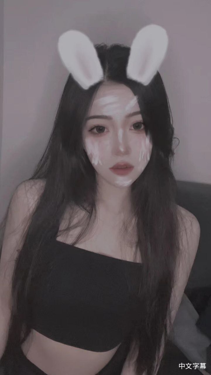 丽芙·休森的作𴾐