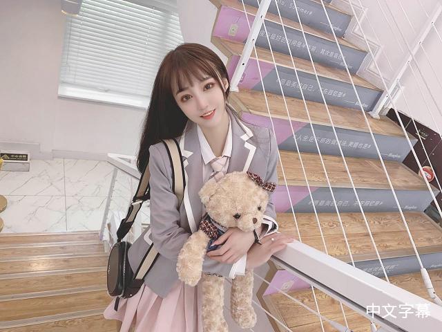爱莉安娜·格兰德的作𴾋